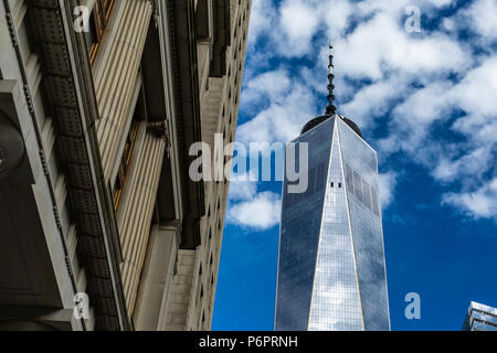 New York City/USA - 20.Juni 2018: One World Trade Gebäude im Finanzdistrikt von Manhattan bei Tageslicht Stockfoto