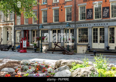 New York City/USA - 25.06.2018: South Street Seaport Museum in Lower Manhattan in New York City Stockfoto