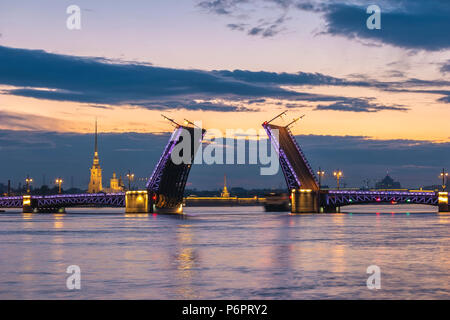 Sankt Petersburg sunrise city Skyline am Palace Bridge und Peter und Paul Festung, Sankt Petersburg, Russland Stockfoto