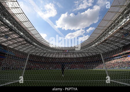 Moskau, Russland. 26 Juni, 2018. Einen allgemeinen Blick in Luzhniki Stadion von hinter dem Tor vor dem FIFA WM Russland 2018 Gruppe C Spiel zwischen Dänemark 0-0 Frankreich in Moskau, Russland, 26. Juni 2018. Credit: FERNOST PRESSE/LBA/Alamy leben Nachrichten Stockfoto