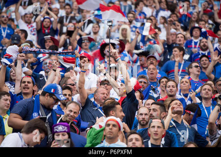 Kasan, Russland. 30. Juni, 2018. Die französischen Fans Jubel, Jubel, Jubeln, Freude, Jubel, Feiern, Ventilator, Ventilatoren, Zuschauer, Fans, Anhänger, Frankreich (FRA) - Argentinien (ARG) 4:3, K.o.-Runde, Spiel 50, am 30/06/2018 in Kasan; Fußball-WM 2018 in Russland vom 14.06. - 15.07.2018. | Verwendung der weltweiten Kredit: dpa/Alamy leben Nachrichten Stockfoto