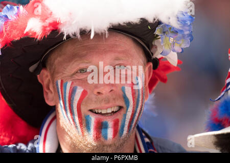 Kasan, Russland. 30. Juni, 2018. Französische Ventilator, Porträt, portrsst, Porträt, Nahaufnahme, Ventilator, Ventilatoren, Zuschauer, Fans, Anhänger, Frankreich (FRA) - Argentinien (ARG) 4:3, K.o.-Runde, Spiel 50, am 30.06.2018 in Kasan; Fußball-WM 2018 in Russland vom 14.06. - 15.07.2018. | Verwendung der weltweiten Kredit: dpa/Alamy leben Nachrichten Stockfoto
