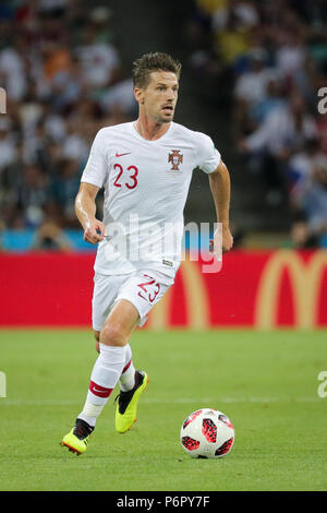 Sochi, Russland. 30. Juni, 2018. Fußball, Wm 2018, Runde 16, Uruguay gegen Portugal auf der Sotschi Stadion. Portugals Adrien Silva auf der Kugel. Credit: Christian Charisius/dpa/Alamy leben Nachrichten Stockfoto