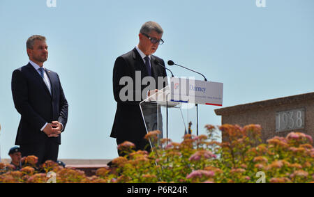 Darney, Frankreich. 30. Juni, 2018. Slowakische PM Peter Pellegrini, Links, und der tschechische Premierminister Andrej Babis an einer Zeremonie zum 100. Jahrestag der Eid etwa 6000 Legionäre, die Loyalität gegenüber dem neuen Tschechoslowakischen Staat in Darney im Nordosten von Frankreich, Samstag, Juni 30, 2018 versprochen. Babis erinnerte daran, dass Frankreich eine wichtige Rolle in der Gründung der unabhängigen Tschechoslowakei 1918 gespielt. Credit: Remy Vlachos/CTK Photo/Alamy leben Nachrichten Stockfoto