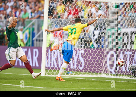 Samara, Russland. 2. Juli 2018. Brasil - Mexiko, Fußball, Samara, Juli 02, 2018 Roberto FIRMINO, BH 20 schießt sein Ziel 2-0 Unterstützt von NEYMAR, Bh 10 BRASIL - MEXIKO FIFA WM 2018 Russland, am Besten von 16, Saison 2018/2019, 02. Juli 2018 Stadion in Samara, Russland. © Peter Schatz/Alamy leben Nachrichten Stockfoto
