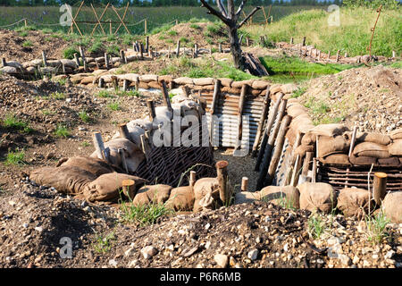 RHS Hampton Court Palace Flower Show, 2. Juli 2018. Die Schlachtfelder zu Schmetterlinge Garten von Todd Longstaff-Gowan Landschaft Design erinnert an die Männer der königlichen Parks und Paläste, die im 1.Weltkrieg starben. Kredit P Tomlins/Alamy leben Nachrichten Stockfoto