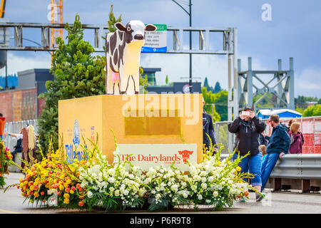 Portland, Oregon, USA - Juni 9, 2018: Tillamook Dairylands mini-Schwimmer im Grand Floral Parade, während Portland Rose Festival 2018. Stockfoto