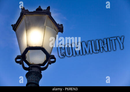 Text Zeichen angezeigt. Konzeptionelle foto Nachbarschaft Verbindung staatliche Zugehörigkeit der Einheit der Allianz Gruppe Licht post blue sky Ideen Chaos erleuchten Stockfoto