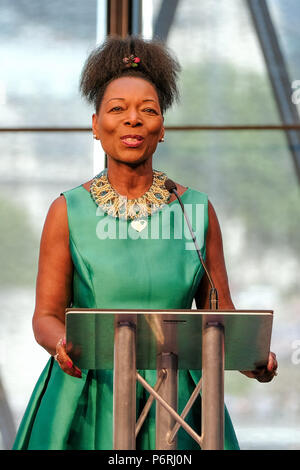 Baroness Floella Benjamin, OBE bei einer Feier des 70. Jahrestages der Windrush im Rathaus am Samstag, den 30. Juni 2018. Floella gab der Hauptredner bei der Veranstaltung die Landung der Schiff MV Empire Windrush, die in Tilbury Docks, Essex kamen zu Feiern, am 22. Juni 1948, die Arbeiter aus Jamaika, Trinidad und Tobago und anderen Inseln, als Antwort auf die Nachkriegszeit Engpässe auf dem Arbeitsmarkt in Großbritannien. Stockfoto