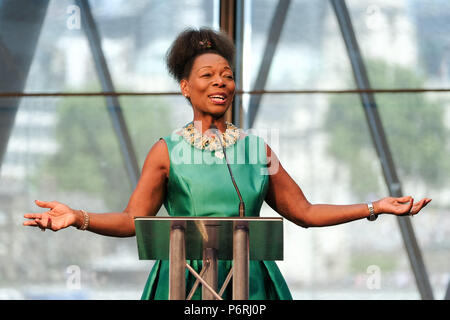 Baroness Floella Benjamin, OBE bei einer Feier des 70. Jahrestages der Windrush im Rathaus am Samstag, den 30. Juni 2018. Floella gab der Hauptredner bei der Veranstaltung die Landung der Schiff MV Empire Windrush, die in Tilbury Docks, Essex kamen zu Feiern, am 22. Juni 1948, die Arbeiter aus Jamaika, Trinidad und Tobago und anderen Inseln, als Antwort auf die Nachkriegszeit Engpässe auf dem Arbeitsmarkt in Großbritannien. Stockfoto