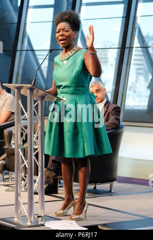 Baroness Floella Benjamin, OBE bei einer Feier des 70. Jahrestages der Windrush im Rathaus am Samstag, den 30. Juni 2018. Floella gab der Hauptredner bei der Veranstaltung die Landung der Schiff MV Empire Windrush, die in Tilbury Docks, Essex kamen zu Feiern, am 22. Juni 1948, die Arbeiter aus Jamaika, Trinidad und Tobago und anderen Inseln, als Antwort auf die Nachkriegszeit Engpässe auf dem Arbeitsmarkt in Großbritannien. Stockfoto