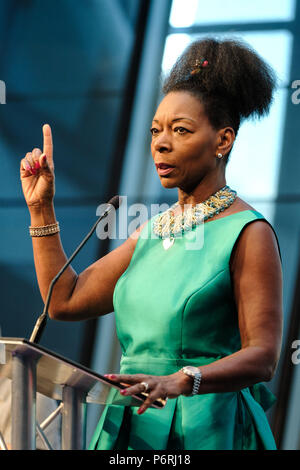 Baroness Floella Benjamin, OBE bei einer Feier des 70. Jahrestages der Windrush im Rathaus am Samstag, den 30. Juni 2018. Floella gab der Hauptredner bei der Veranstaltung die Landung der Schiff MV Empire Windrush, die in Tilbury Docks, Essex kamen zu Feiern, am 22. Juni 1948, die Arbeiter aus Jamaika, Trinidad und Tobago und anderen Inseln, als Antwort auf die Nachkriegszeit Engpässe auf dem Arbeitsmarkt in Großbritannien. Stockfoto