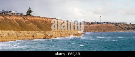 Gewitterwolken über der Küste von St. Vincent Gulf über den Port Willunga Kalkfelsen, Adelaide, SA, Australien Stockfoto