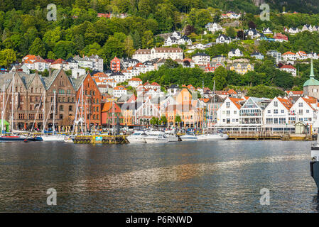 Hafen Panorama City Center und hanseatischen Gebäude von Bryggen, Bergen, Norwegen Stockfoto