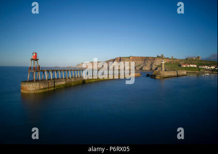 Whitby Hafen an einem sonnigen Sommerabend auf der Yorkshire coast Stockfoto