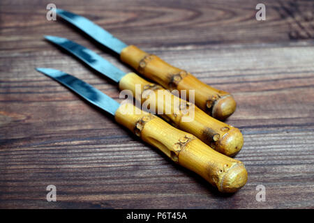 Satz von dekorativen Messer mit Holzgriffen Stockfoto