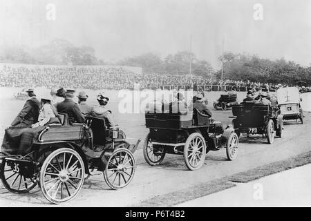 1904 Arrol Johnston (links) Stockfoto