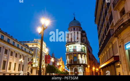 Sevilla, Spanien - 26. Mai 2016: Abend der Stadt Sevilla Stadtbild, Andalusien, Spanien. Stockfoto