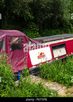 Schmalen Boot, Ufton Nervet, Fluss Kennet, Berkshire, England, UK, GB. Stockfoto