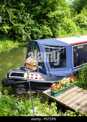 Schmalen Boot, Ufton Nervet, Fluss Kennet, Berkshire, England, UK, GB. Stockfoto