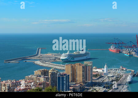 Ein Blick auf die NCL Jade im Hafen Malaga Stockfoto