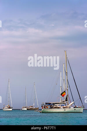 Yachten in der Bucht von Lakka, Paxos. Stockfoto