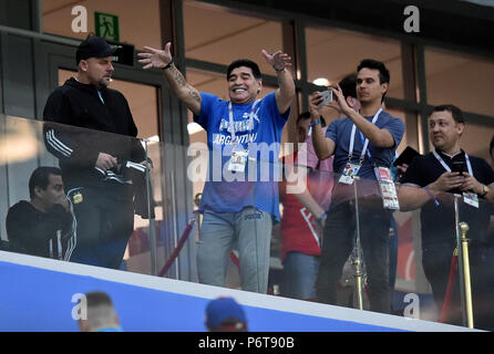 NIZHNIY Novgorod, Russland - Juni 21: Diego Maradona während der FIFA WM 2018 Russland Gruppe D Match zwischen Argentinien und Kroatien in Nizhniy Novgorod Stadion am 21 Juni, 2018 in Nischni Nowgorod, Russland. (Foto von Lukasz Laskowski/PressFocus/MB Medien) Stockfoto