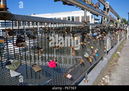 Love Locks on Pero's Bridge, Bristol, UK Stockfoto