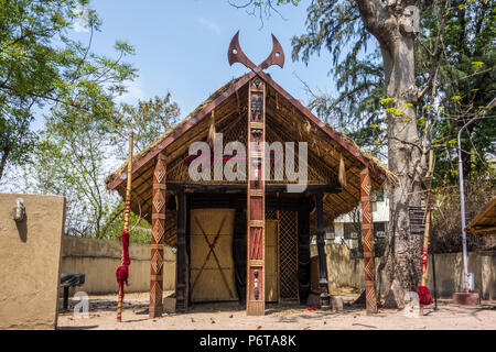 Konyak Morung oder der traditionellen Männer Haus für die Männer von Konyak Stamm in Nagaland, nationalen Kunsthandwerk und Handwebstühlen Museum, Neu-Delhi, Delhi, Indien Stockfoto