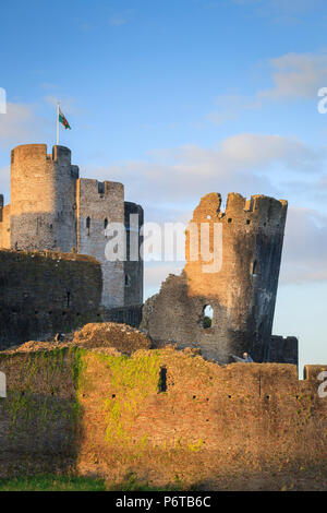 Schiefe South East Tower an Caerphilly Castle Caerphilly, Wales Mid-Glamourgan Stockfoto