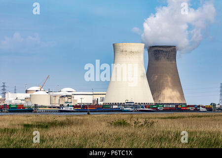 Die belgische Kernkraftwerken Doel, in der Nähe von Antwerpen, an der Schelde, Kernkraftwerk mit 4 Einheiten der Gesamtanlage, mit Druckwasserreaktoren, Ope Stockfoto