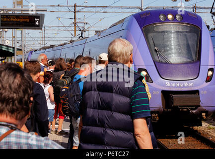 Ystad, Schweden - 26. Juni 2018: Eine blaue Öffentlicher Verkehr Bahn Klasse X61 Service für Skanetrafiken mit Ziel Helsingborg über Malmö arri Stockfoto