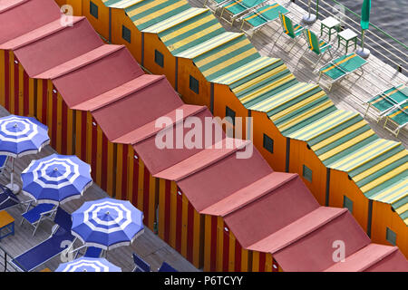 Luftaufnahme des bunten Strand Kabine Boxen Stockfoto