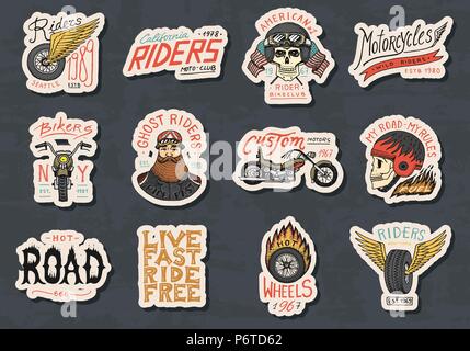 Biker club Aufkleber vorlagen. Vintage Custom Motorrad- und Schädel Embleme, Etiketten Badges für t-shirt. Monochrom Retro Style. Classic sport Motorrad mit racing Benzin. Hand graviert Skizze. Stock Vektor