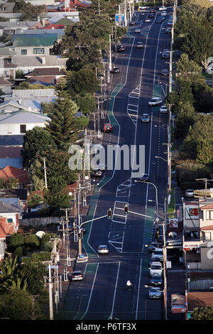 Blick von oben auf die Dominion Road in Auckland, Neuseeland Stockfoto