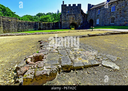 Prudhoe Castle Northumberland die äußere Bailey Torhaus und gut Stockfoto