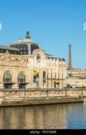 Musee D'Orsay & Eiffelturm, Paris, Frankreich Stockfoto