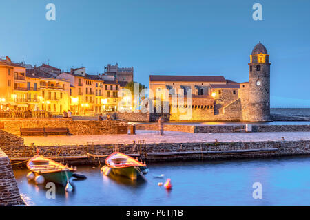 Nachtansicht von Collioure, Pyrénées-orientales, Frankreich Stockfoto