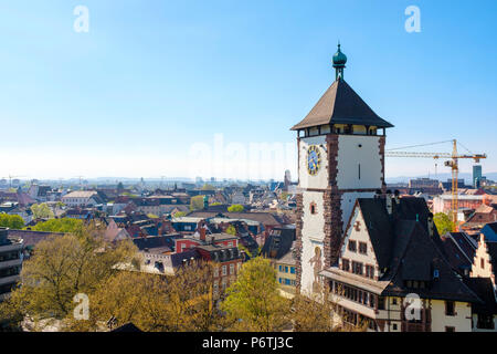 Deutschland, Baden-Württemberg, Freiburg im Breisgau. Schwabentor (Schwaben Tor), auch Obertor im Mittelalter genannt, einer der beiden verbleibenden Tore der Stadt Freiburg. Stockfoto