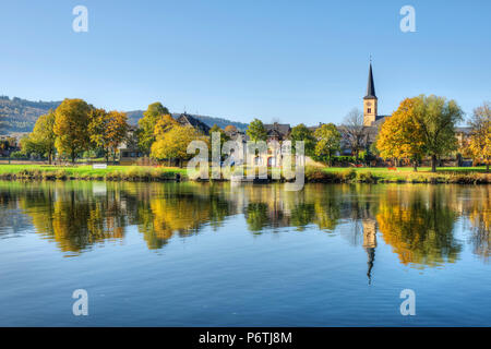 Blick auf Bad Dürkheim mit Mosel im Herbst, Rheinland-Pfalz, Deutschland Stockfoto