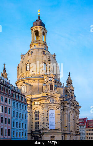 Deutschland, Sachsen, Dresden, Altstadt (Altstadt). Dresdner Frauenkirche, Kirche der Muttergottes und Gebäude am Neumarkt. Stockfoto
