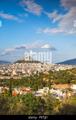 Griechenland, Attika, Athen, Griechenland, Attika, Athen, Blick auf das Zentrum von Athen in Richtung Lykavittos Hill Stockfoto