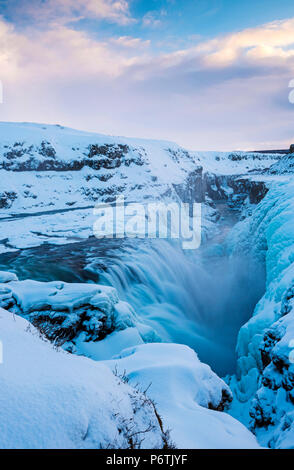 Island, Europa. Gefrorenen Wasserfall Gullfoss Im Winter. Stockfoto