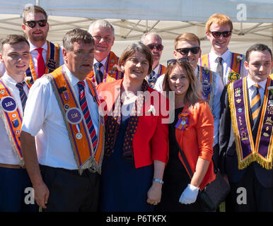 Cowdenbeath, Schottland, Großbritannien. 30 Juni, 2018. Mehr als 4000 Demonstranten nehmen an der jährlichen Schlacht am Boyne Orange Walk in Cowdenbeath, Fife. Der Weg w Stockfoto