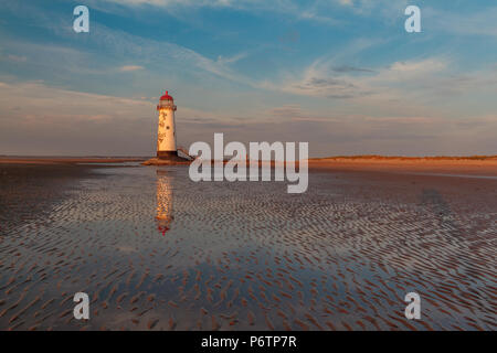 Abendlicht am Point of Ayr (talacre) Leuchtturm, an der Küste von Nordwales Stockfoto