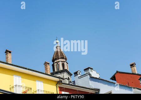 Ascona historische Stadt am Mittelmeer Blick auf den Lago Maggiore im Bezirk Lugano des Kantons Tessin in der Schweiz an einem sonnigen Tag Stockfoto