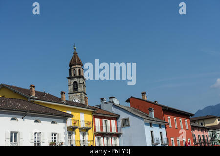 Ascona historische Stadt am Mittelmeer Blick auf den Lago Maggiore im Bezirk Lugano des Kantons Tessin in der Schweiz an einem sonnigen Tag Stockfoto