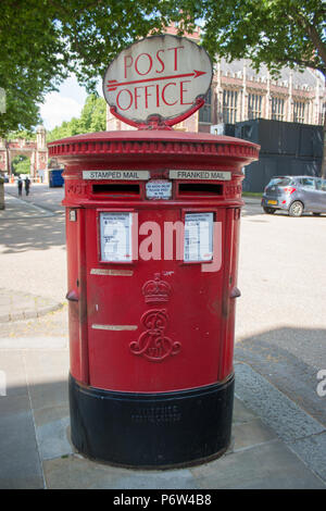 Ein Briefkasten in London aus der Zeit von Edward VII. Stockfoto