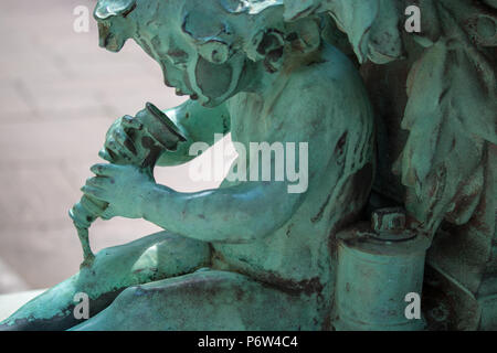 Das Alter der Telefon ist da! Eine Bronzeskulptur von William Silber Frith im Vorhof von zwei Tempel Palace Stockfoto