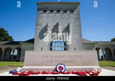 Englefield Green, Großbritannien. 2. Juli 2018. Die runnymede Luftwaffen Denkmal, von Sir Edward Maufe in Portland Stein, erinnert an die Männer und Frau Stockfoto